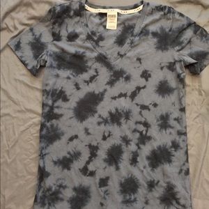 Women’s small PINK tie die V-neck t-shirt